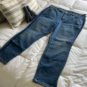 *Going to Goodwill Monday if not sold* G by Giuliana G-Sculpt Jeans
